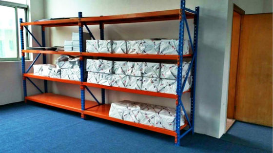 Cremalheiras industriais duráveis do armazenamento que laminam a prateleira longa de aço do período