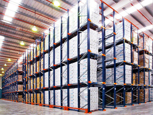 깔판 선반, 고밀도 벽돌쌓기 체계에 있는 배급 센터 드라이브