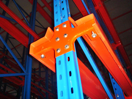 L'azionamento in grande quantità in scaffale del pallet, 4000mm ha laminato a freddo lo scaffale dell'acciaio della struttura